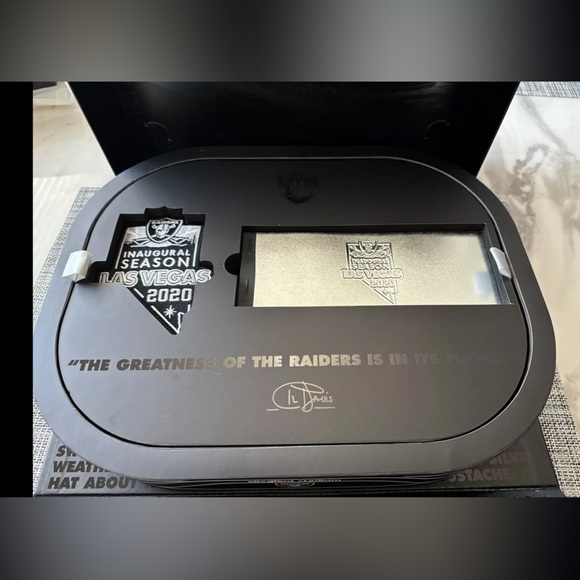 Las Vegas Raiders 2020 Allegiant Stadium Inaugural Season Ticket Gift Box - Picture 15 of 16